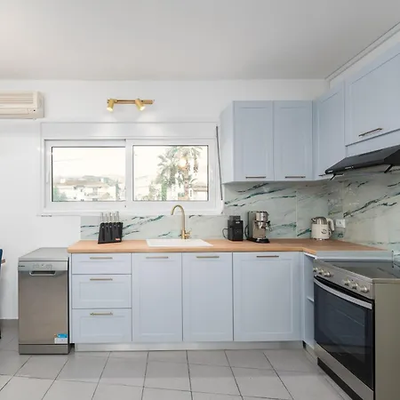 The Greek Getaway Apartment *