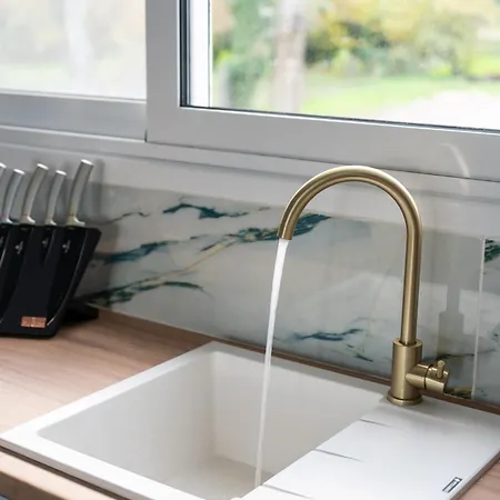 The Greek Getaway דירה לונגוס